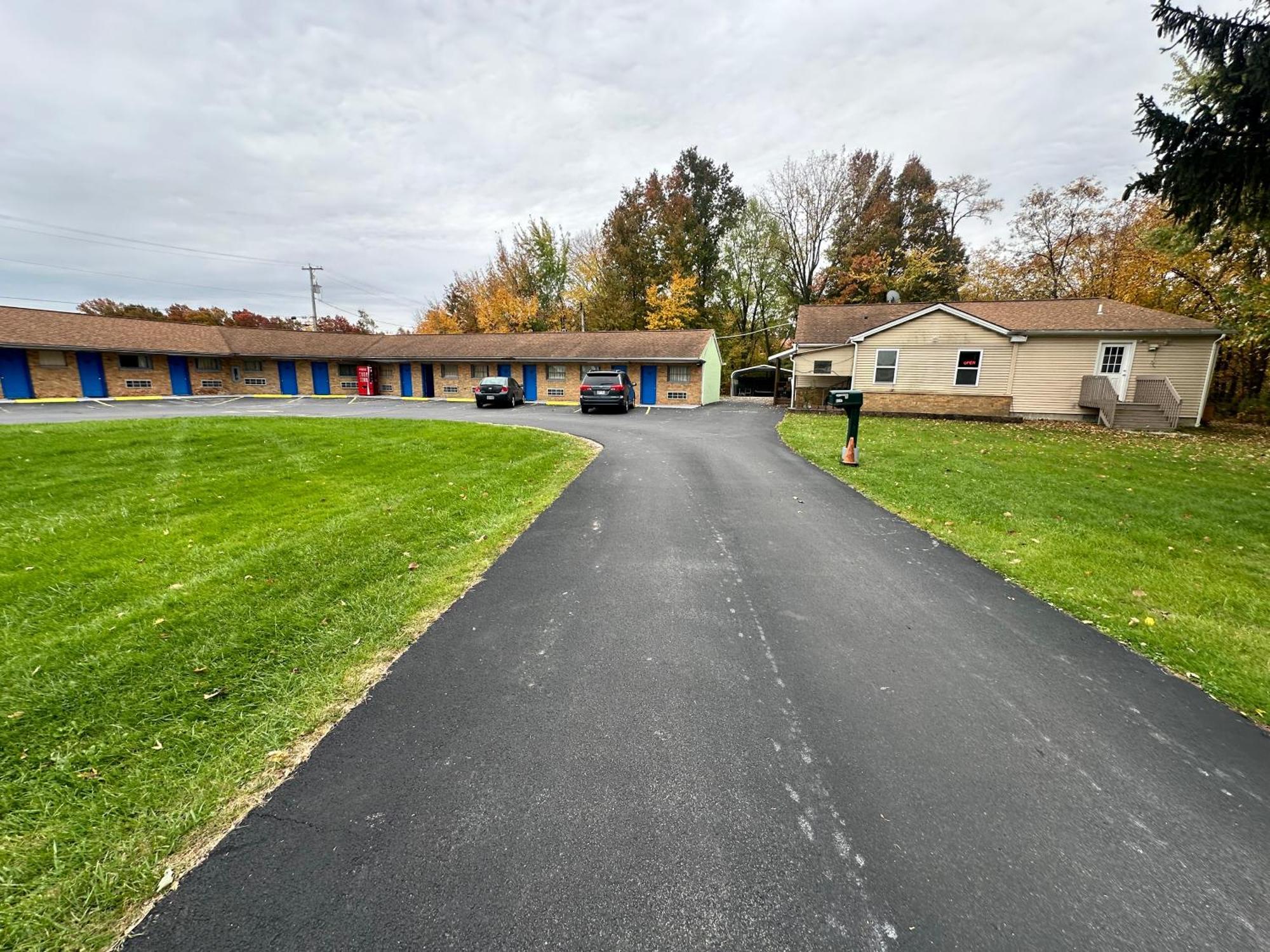 Westgate Manor Motel Austintown & Youngstown Ohio エクステリア 写真