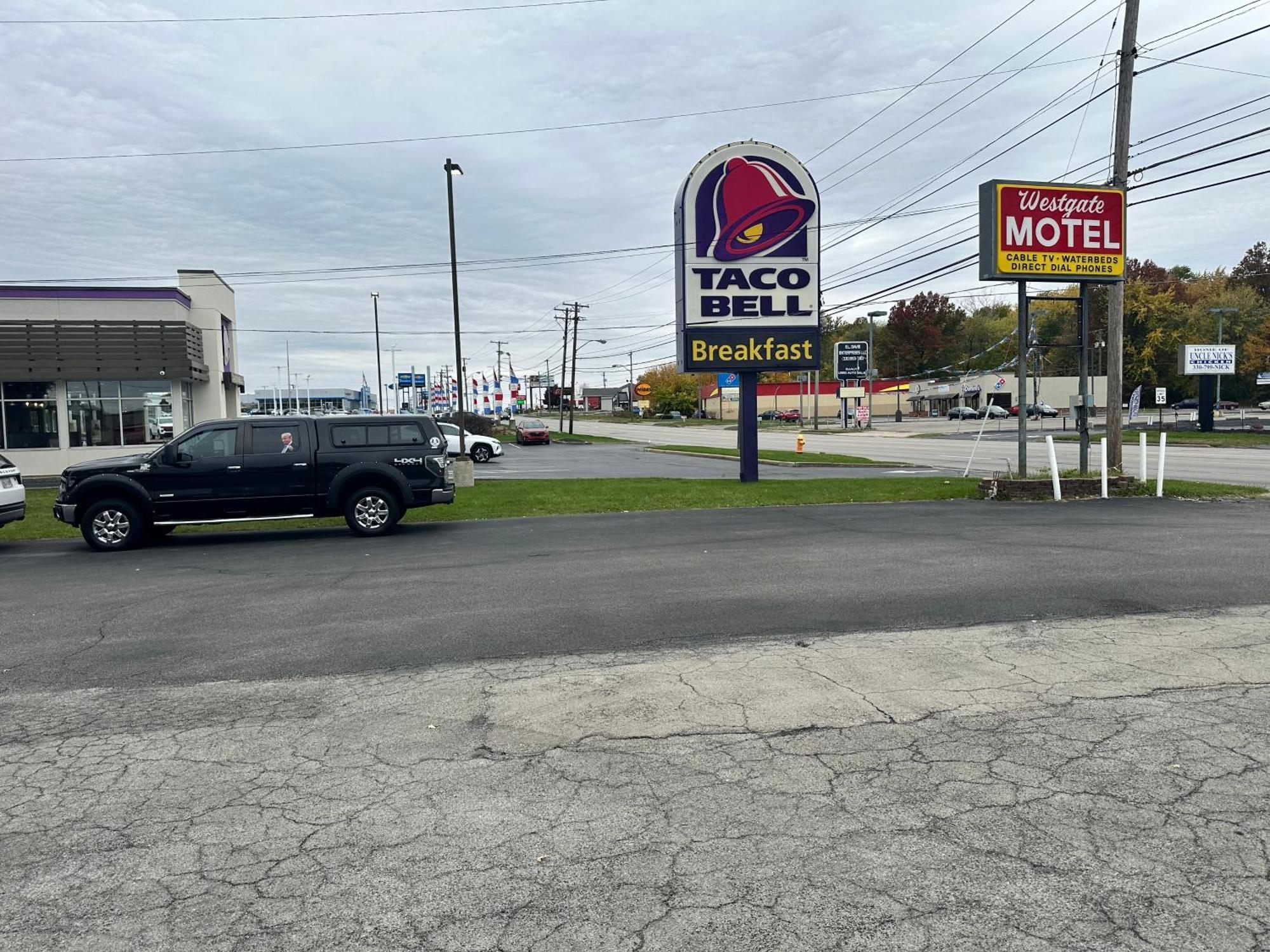 Westgate Manor Motel Austintown & Youngstown Ohio エクステリア 写真